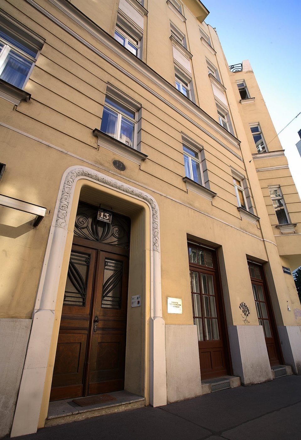 9., Höfergasse 13 — official property photo